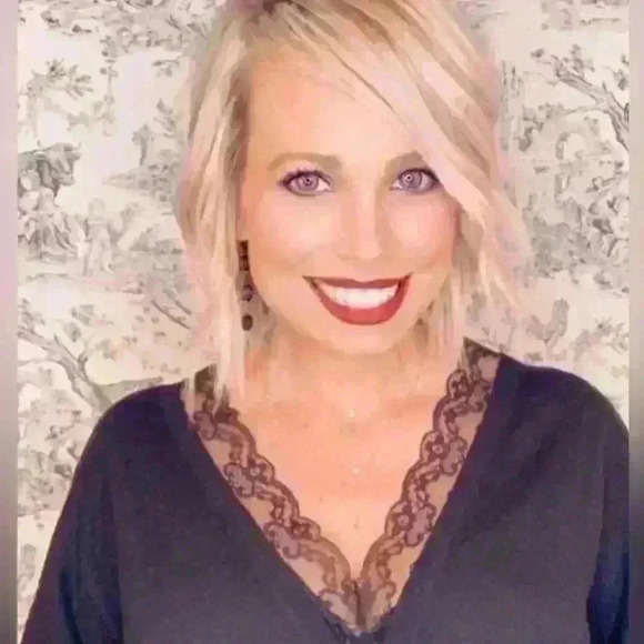 Cabi Medium Union Lace VNeck Sweater Item# 8O - Picture 2 of 6